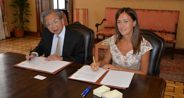 Firma - prof Koga Mamoru e prof.ssa Scomparin