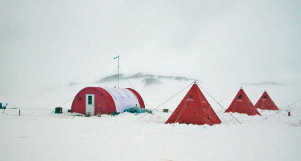 Foto di una passata spedizione del Dipartimento di Scienze della Terra al Byrd Glacier